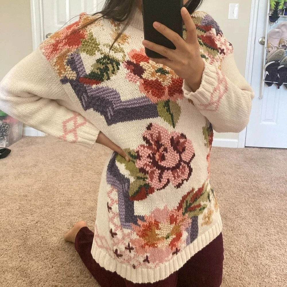 Vintage Cream Floral mock neck sweater. Size L